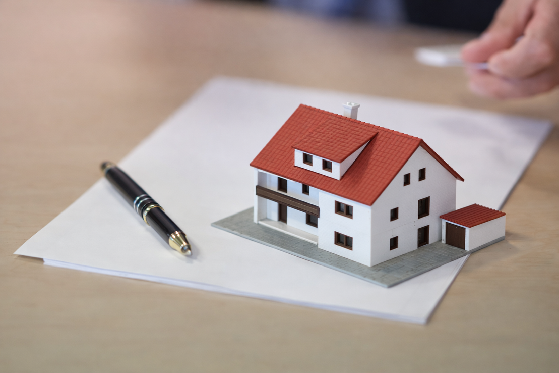 Vendedor publicando su inmueble en la plataforma