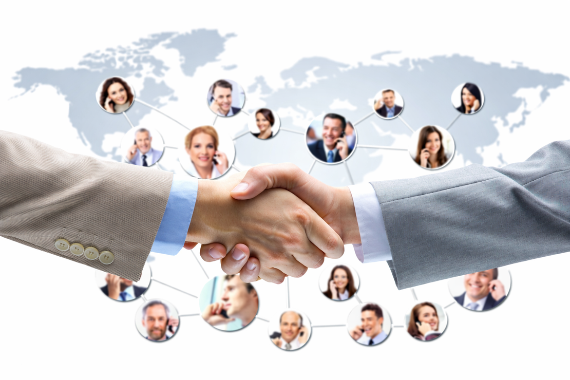 Atención al cliente con apretón de manos